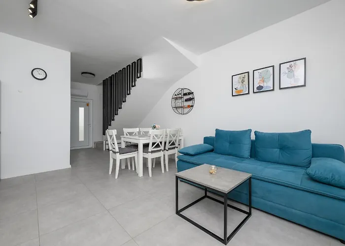Roris House