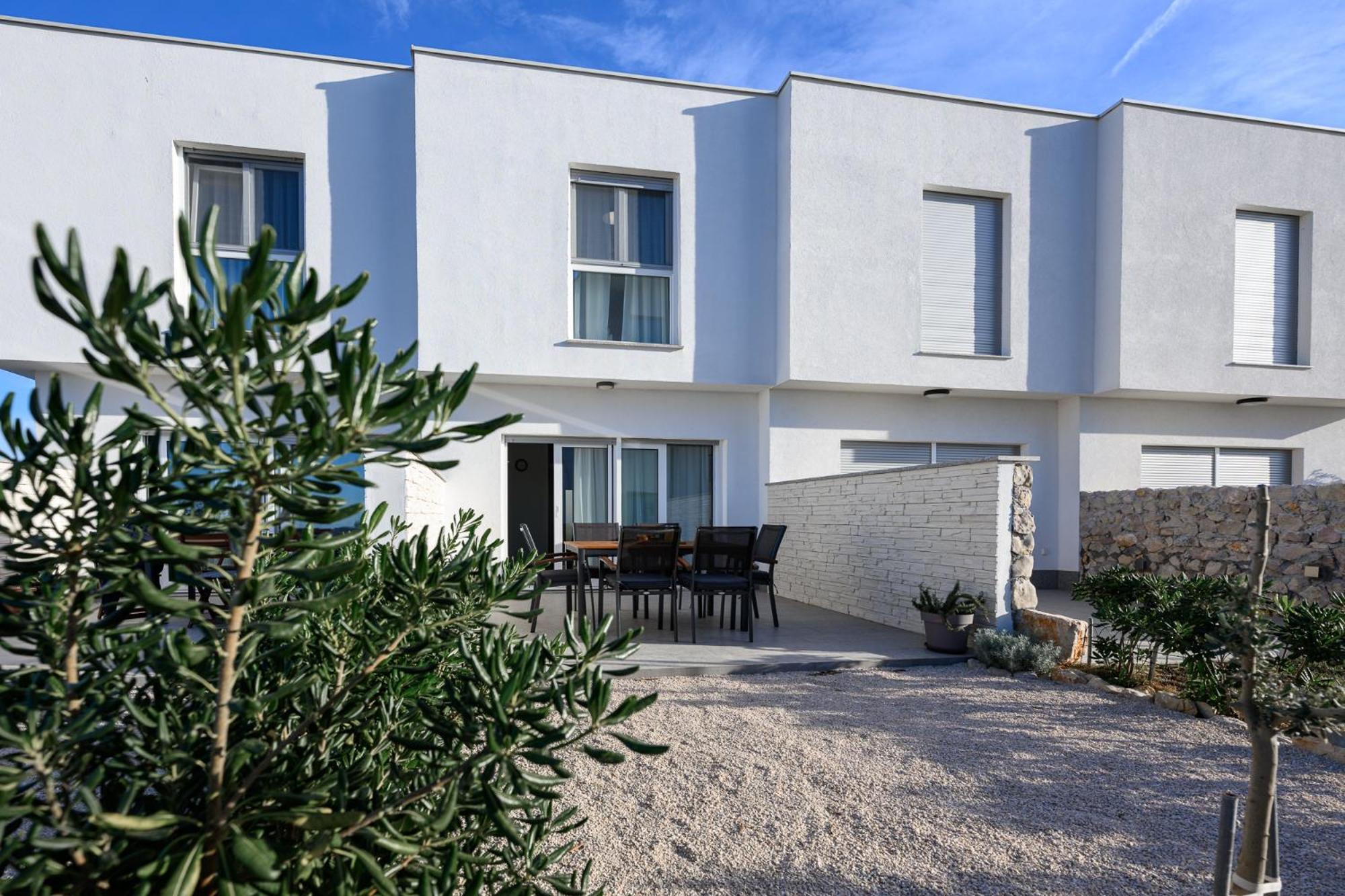 Roris House *